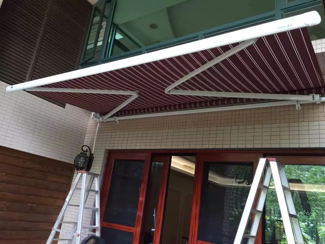 Water Resistant Electric Retractable Awning Window Retractable Shade for houses